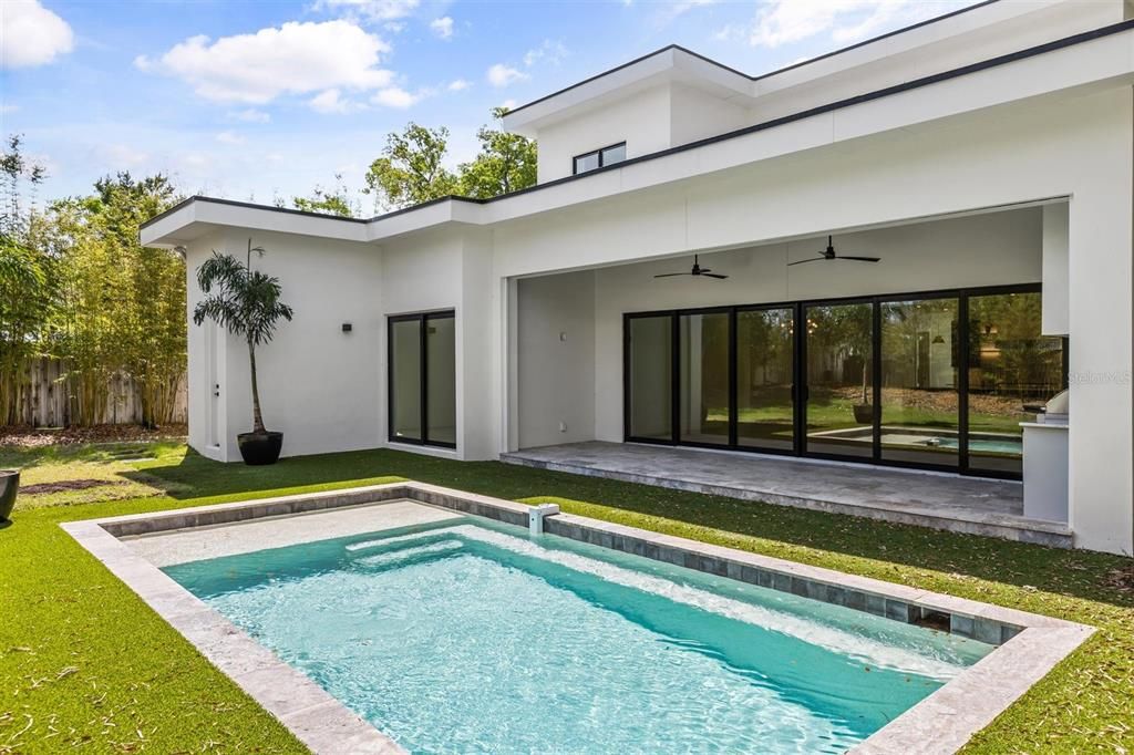 Activo con contrato: $2,394,500 (5 camas, 6 baños, 4506 Pies cuadrados)