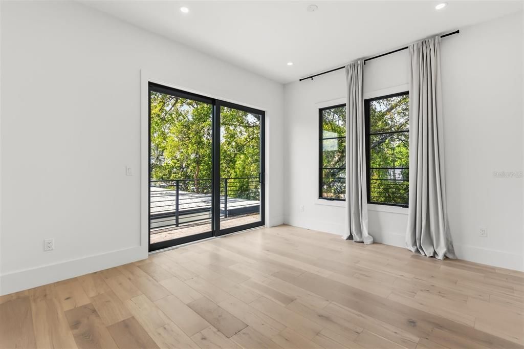 Activo con contrato: $2,394,500 (5 camas, 6 baños, 4506 Pies cuadrados)