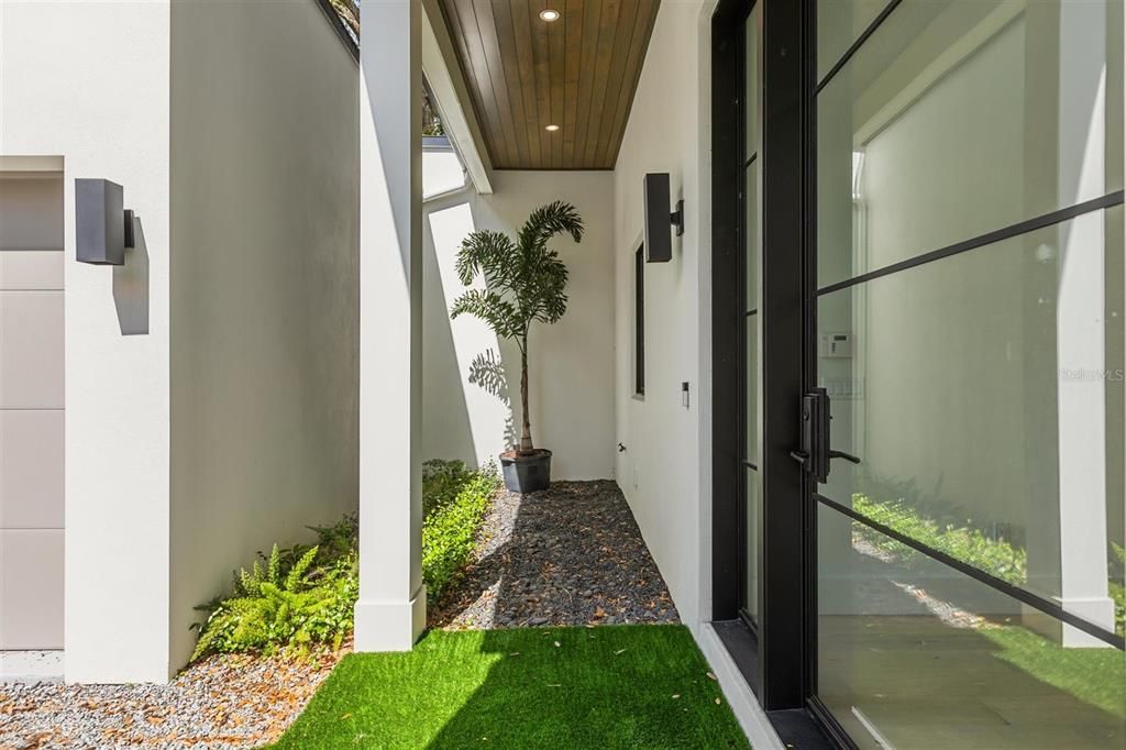 Activo con contrato: $2,394,500 (5 camas, 6 baños, 4506 Pies cuadrados)