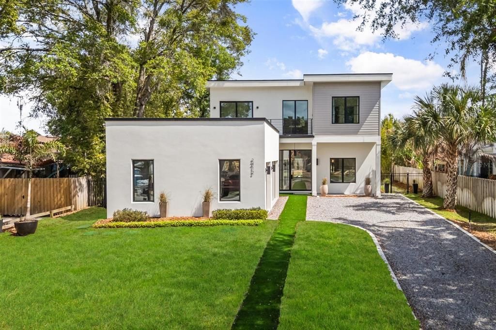 Activo con contrato: $2,394,500 (5 camas, 6 baños, 4506 Pies cuadrados)