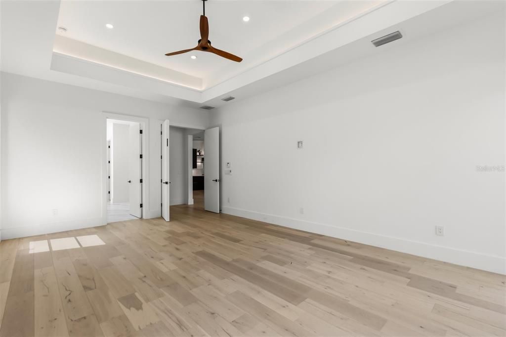 Activo con contrato: $2,394,500 (5 camas, 6 baños, 4506 Pies cuadrados)