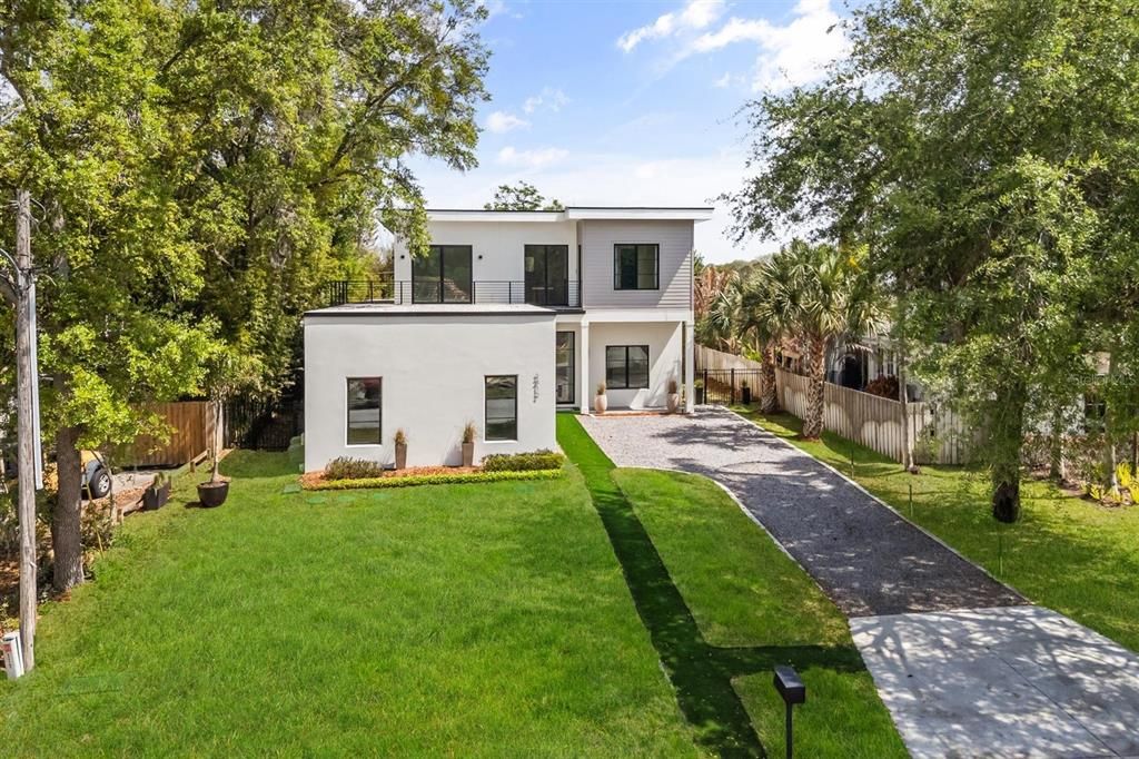 Activo con contrato: $2,394,500 (5 camas, 6 baños, 4506 Pies cuadrados)