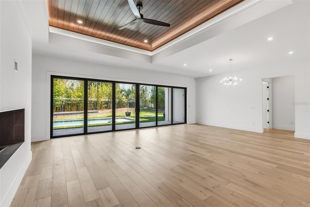 Activo con contrato: $2,394,500 (5 camas, 6 baños, 4506 Pies cuadrados)