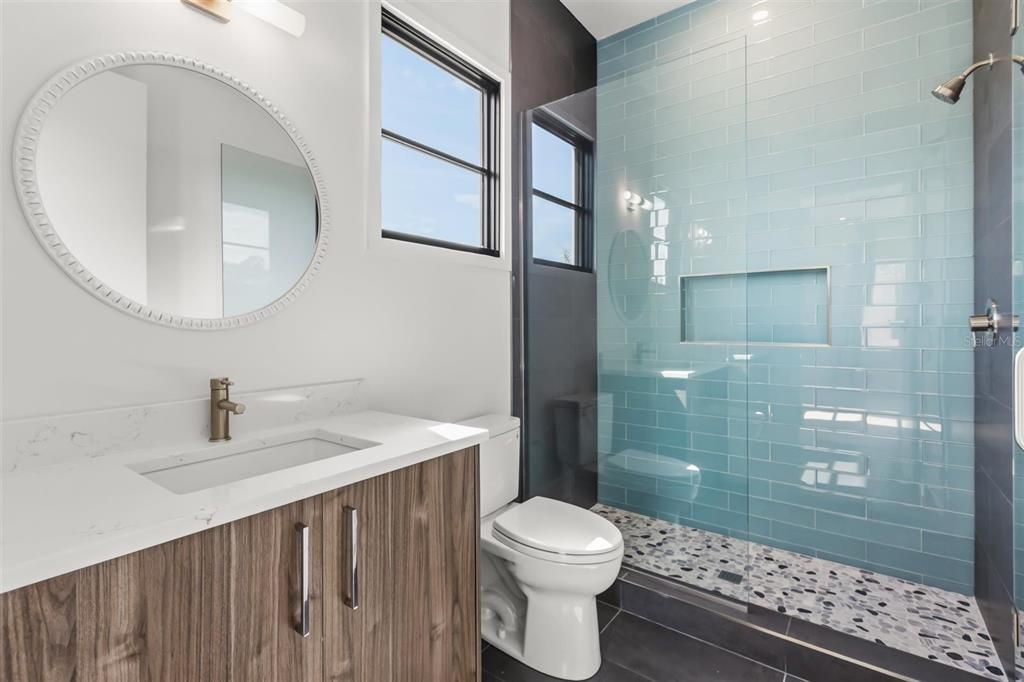 Activo con contrato: $2,394,500 (5 camas, 6 baños, 4506 Pies cuadrados)