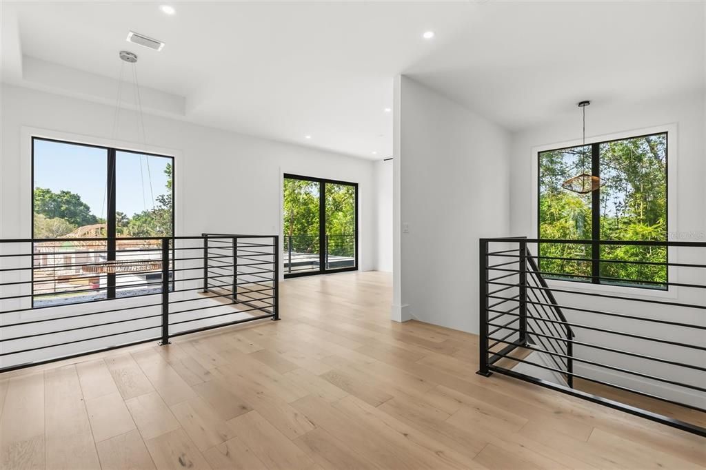 Activo con contrato: $2,394,500 (5 camas, 6 baños, 4506 Pies cuadrados)