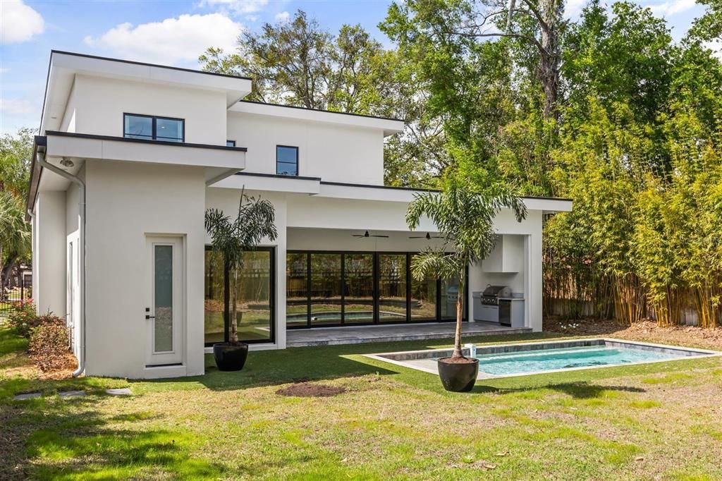 Activo con contrato: $2,394,500 (5 camas, 6 baños, 4506 Pies cuadrados)