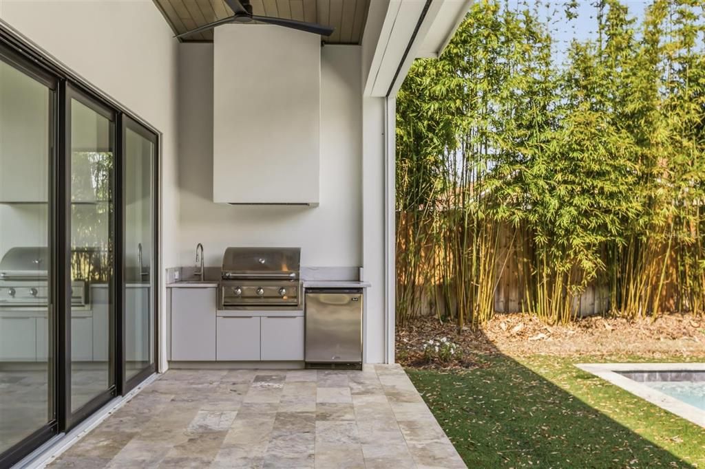 Activo con contrato: $2,394,500 (5 camas, 6 baños, 4506 Pies cuadrados)
