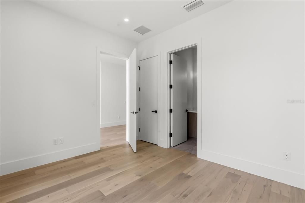 Activo con contrato: $2,394,500 (5 camas, 6 baños, 4506 Pies cuadrados)
