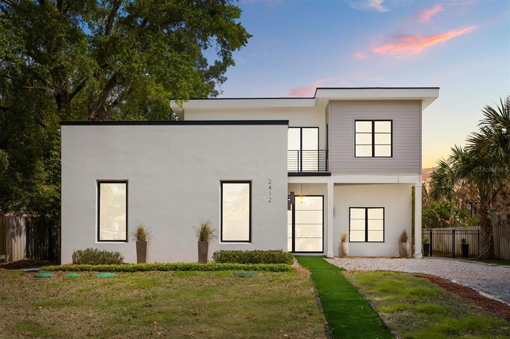 Activo con contrato: $2,394,500 (5 camas, 6 baños, 4506 Pies cuadrados)