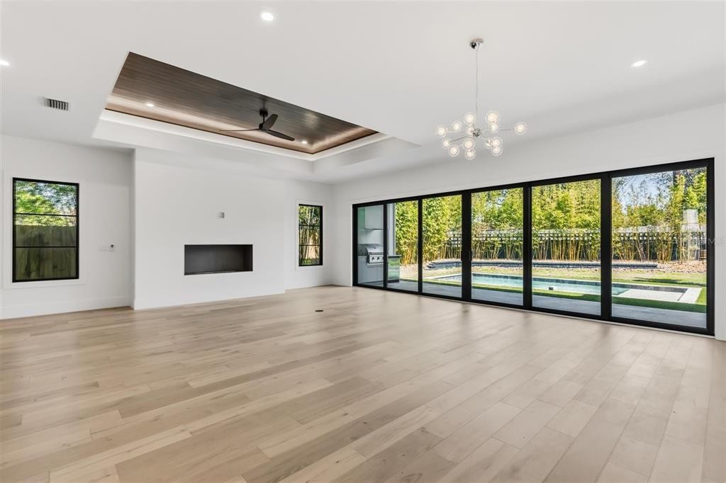 Activo con contrato: $2,394,500 (5 camas, 6 baños, 4506 Pies cuadrados)