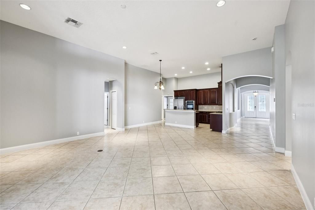 Activo con contrato: $959,900 (5 camas, 4 baños, 3337 Pies cuadrados)