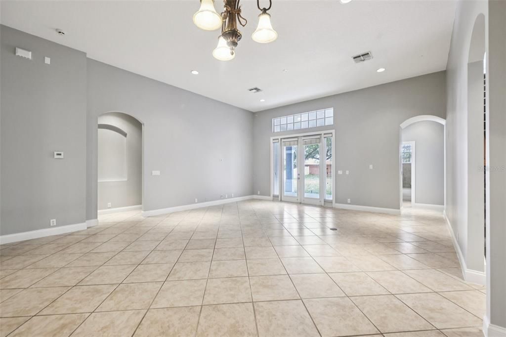 Activo con contrato: $959,900 (5 camas, 4 baños, 3337 Pies cuadrados)