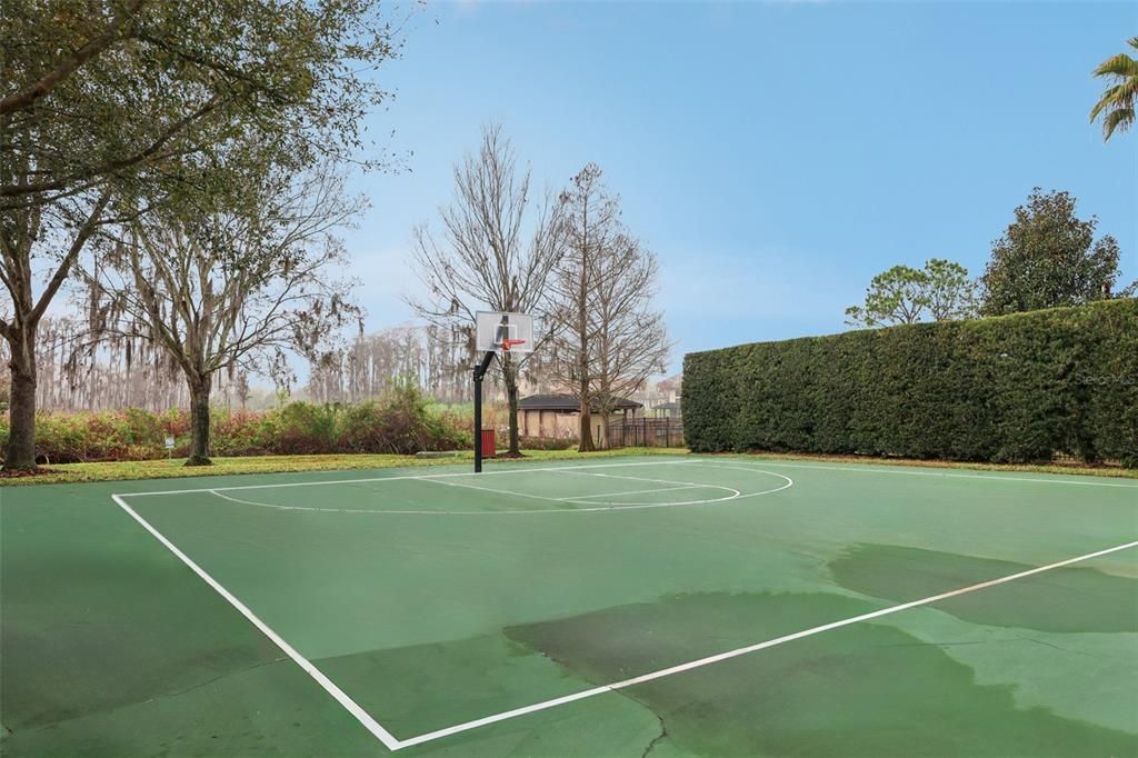 Activo con contrato: $959,900 (5 camas, 4 baños, 3337 Pies cuadrados)
