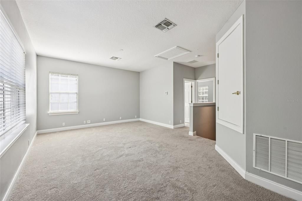Activo con contrato: $959,900 (5 camas, 4 baños, 3337 Pies cuadrados)