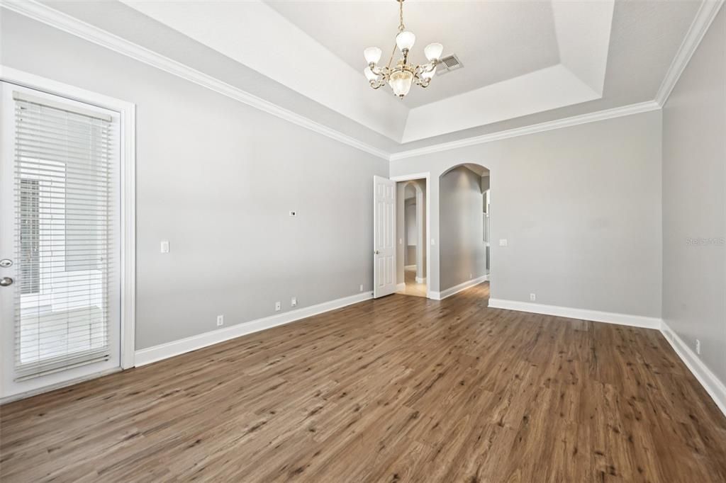Activo con contrato: $959,900 (5 camas, 4 baños, 3337 Pies cuadrados)
