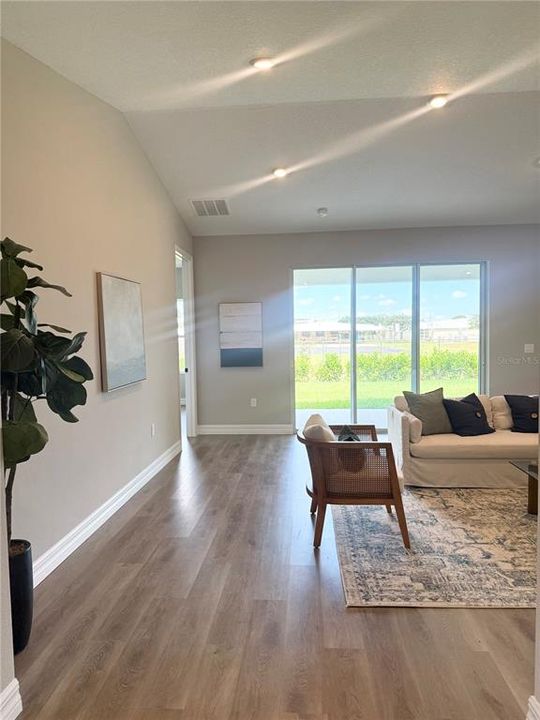For Sale: $387,900 (4 beds, 3 baths, 2092 Square Feet)