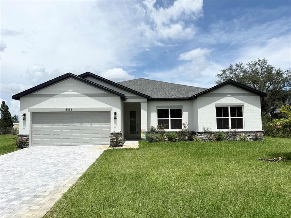 For Sale: $387,900 (4 beds, 3 baths, 2092 Square Feet)