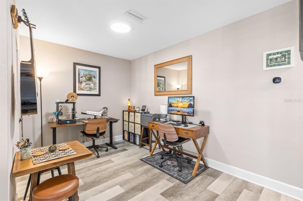 Под контрактом: $245,000 (2 спален, 1 ванн, 816 Квадратных фут)