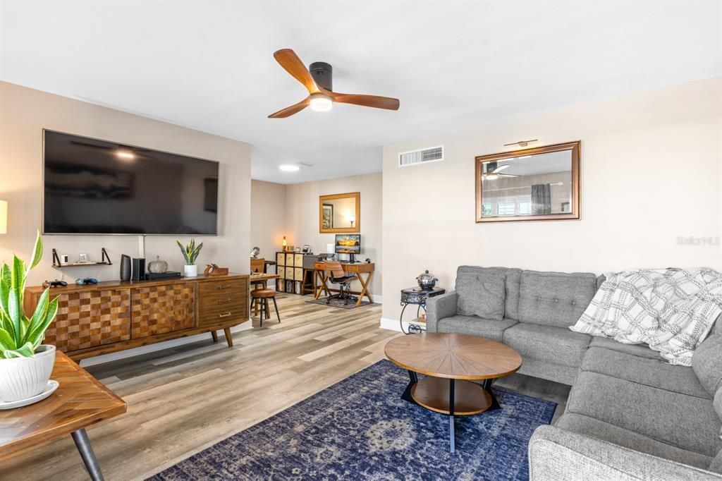 Под контрактом: $245,000 (2 спален, 1 ванн, 816 Квадратных фут)