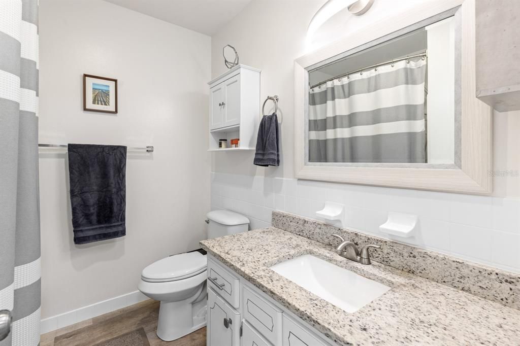 Под контрактом: $245,000 (2 спален, 1 ванн, 816 Квадратных фут)