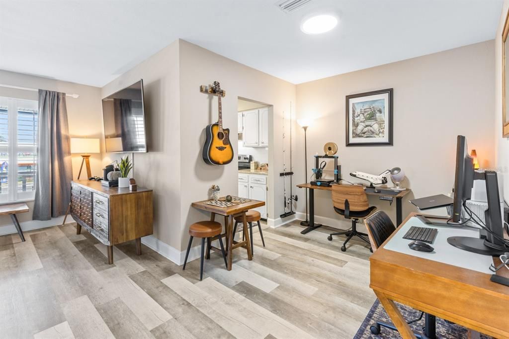 Под контрактом: $245,000 (2 спален, 1 ванн, 816 Квадратных фут)