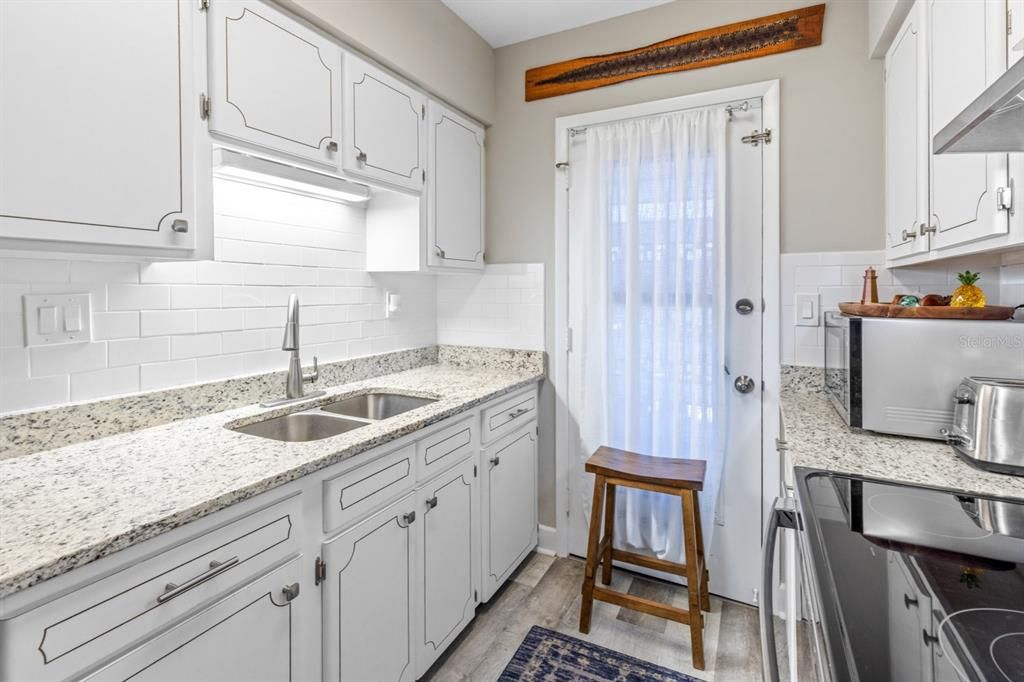 Под контрактом: $245,000 (2 спален, 1 ванн, 816 Квадратных фут)