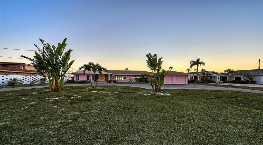 En Venta: $2,500,000 (4 camas, 3 baños, 3756 Pies cuadrados)