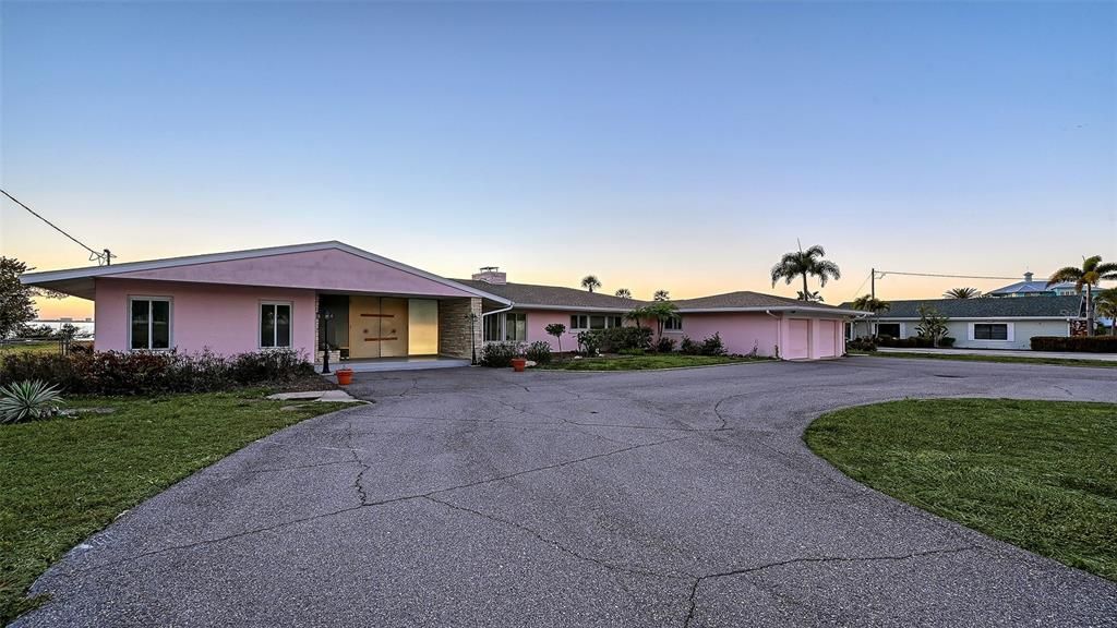 En Venta: $2,500,000 (4 camas, 3 baños, 3756 Pies cuadrados)