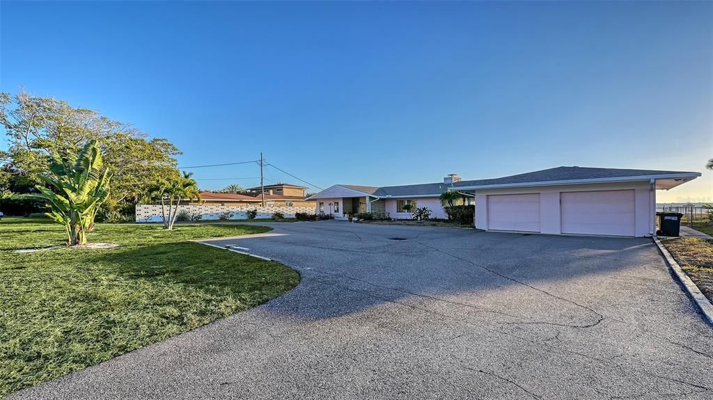 En Venta: $2,500,000 (4 camas, 3 baños, 3756 Pies cuadrados)