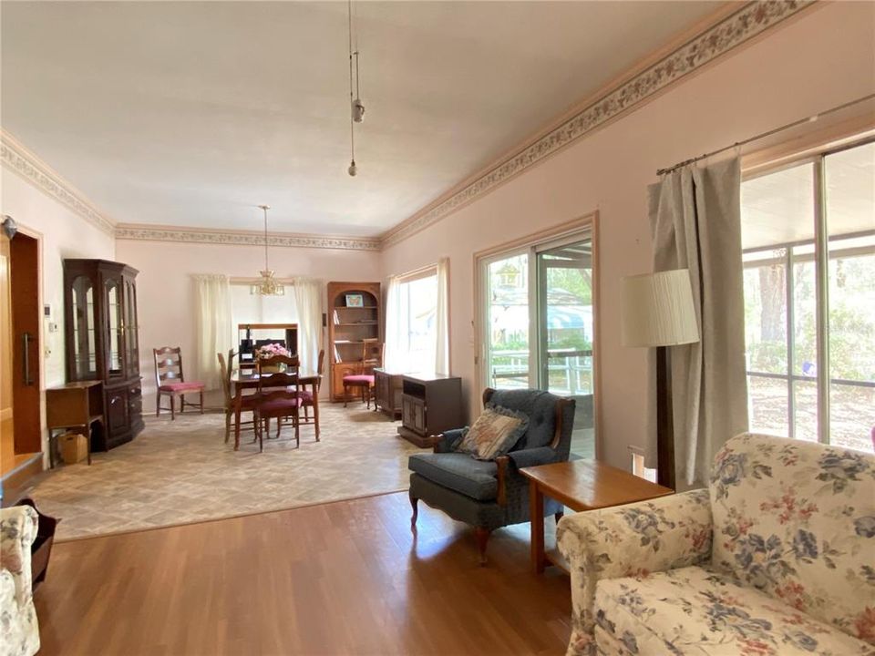 For Sale: $185,000 (3 beds, 3 baths, 2436 Square Feet)