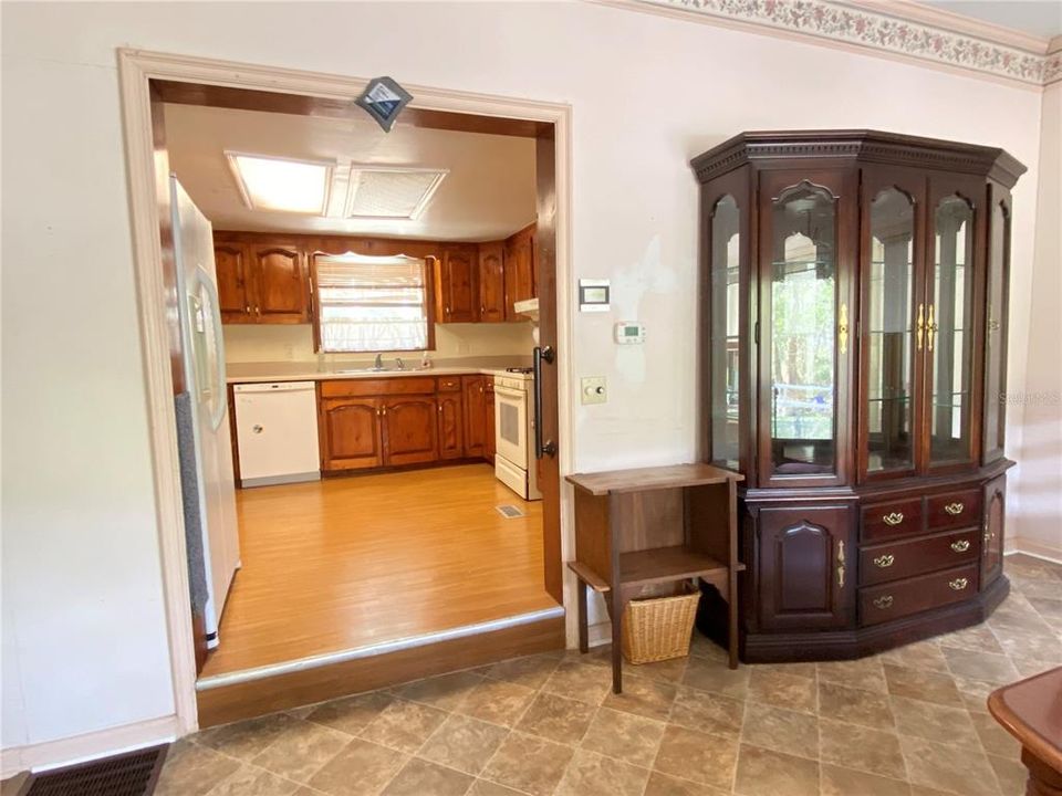 For Sale: $185,000 (3 beds, 3 baths, 2436 Square Feet)