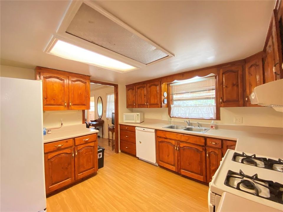 For Sale: $185,000 (3 beds, 3 baths, 2436 Square Feet)