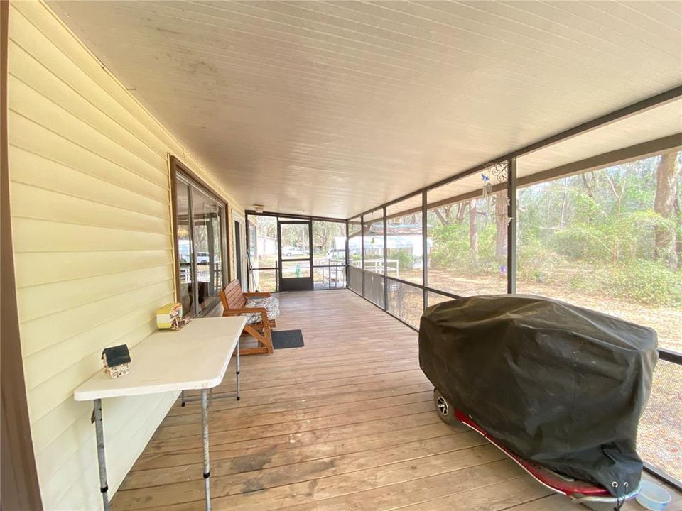 For Sale: $185,000 (3 beds, 3 baths, 2436 Square Feet)