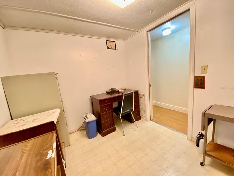 For Sale: $185,000 (3 beds, 3 baths, 2436 Square Feet)