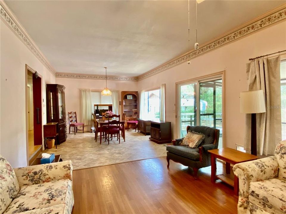 For Sale: $185,000 (3 beds, 3 baths, 2436 Square Feet)