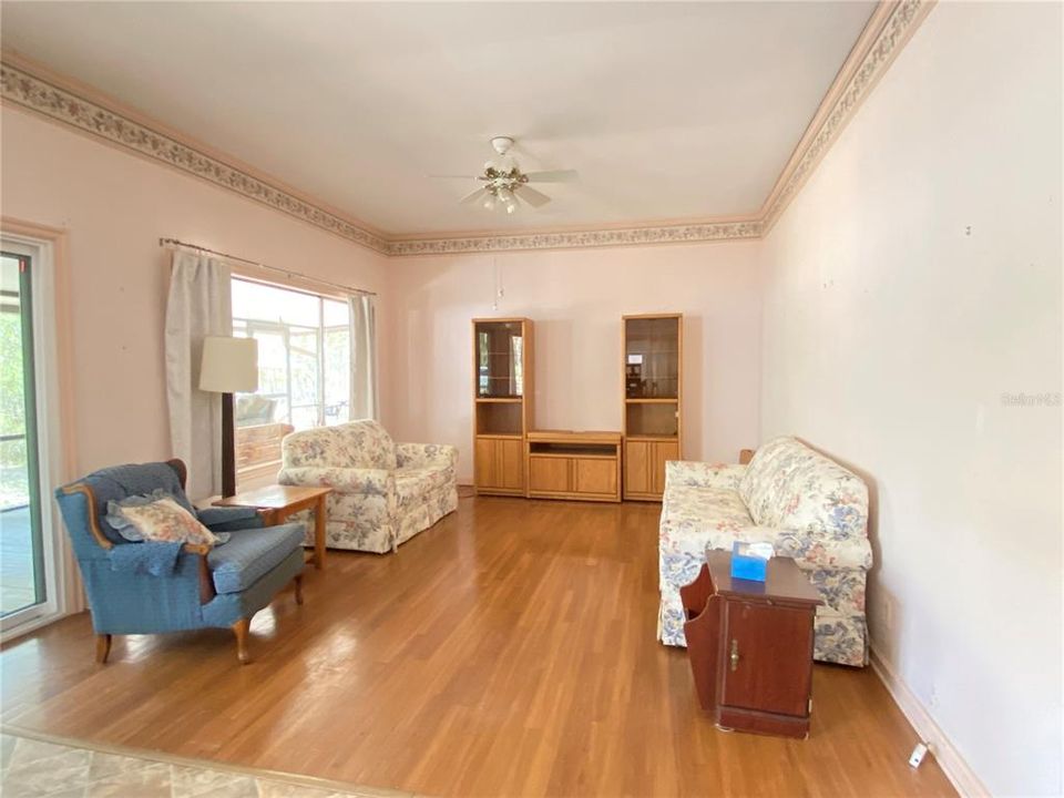 For Sale: $185,000 (3 beds, 3 baths, 2436 Square Feet)