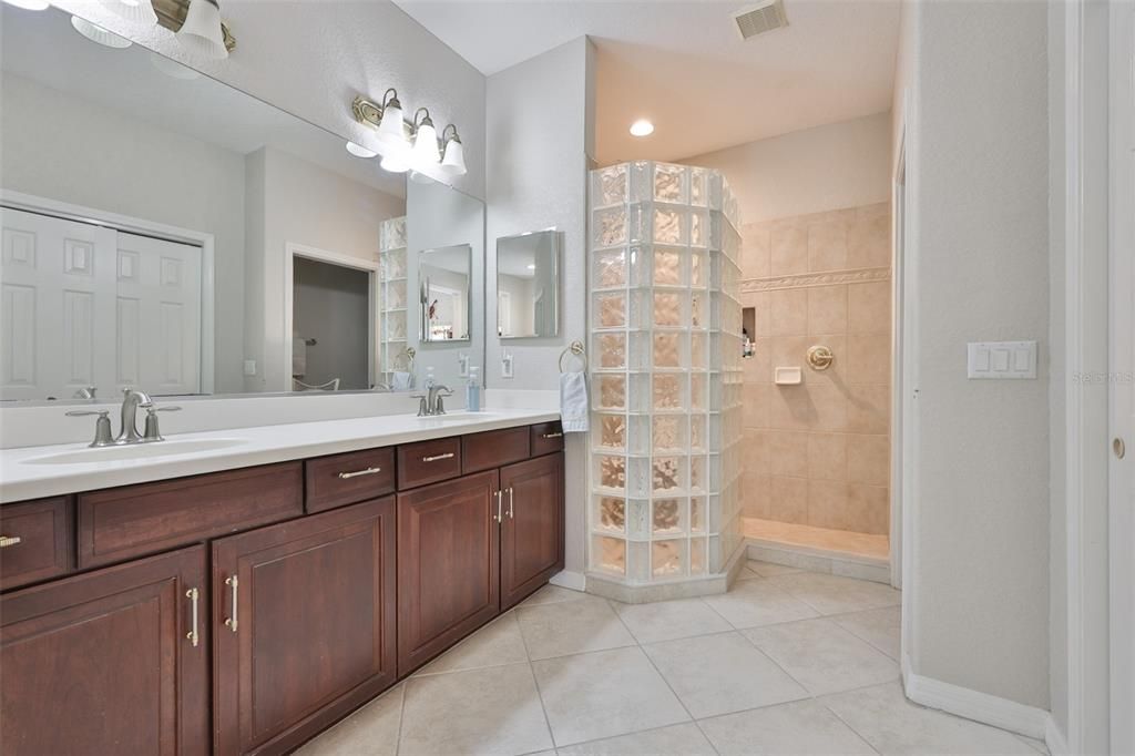 For Sale: $423,000 (3 beds, 2 baths, 2482 Square Feet)