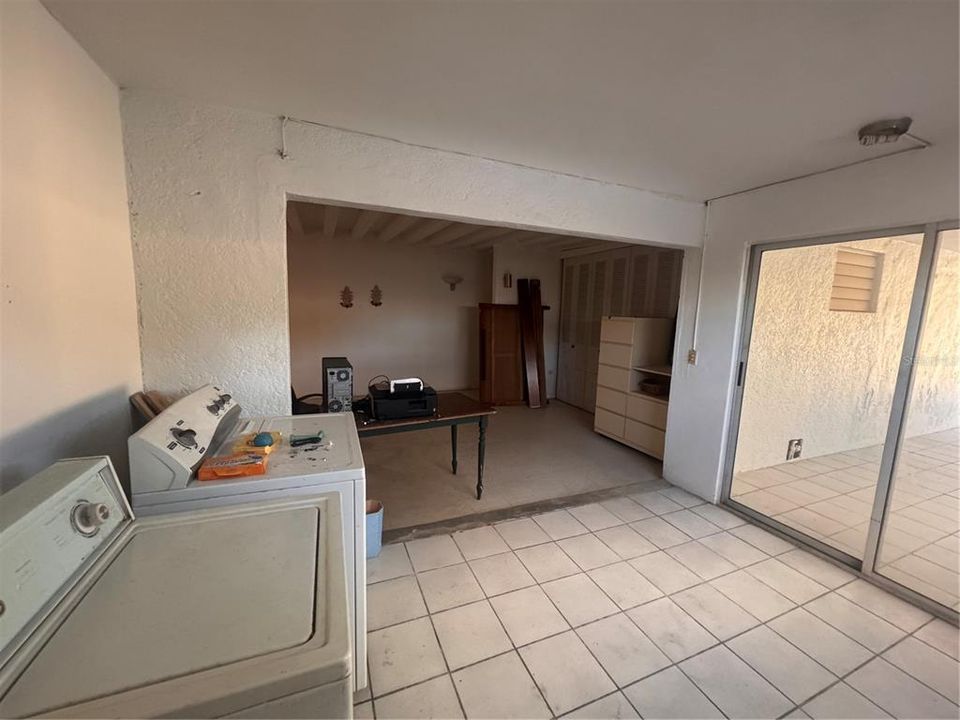 Под контрактом: $155,000 (3 спален, 2 ванн, 1527 Квадратных фут)