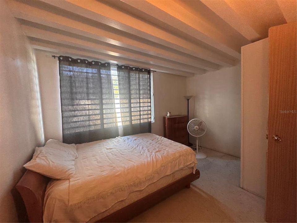 Под контрактом: $155,000 (3 спален, 2 ванн, 1527 Квадратных фут)