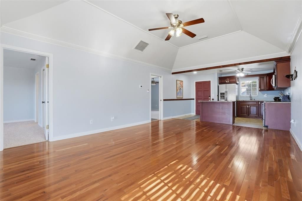Activo con contrato: $185,999 (2 camas, 2 baños, 974 Pies cuadrados)