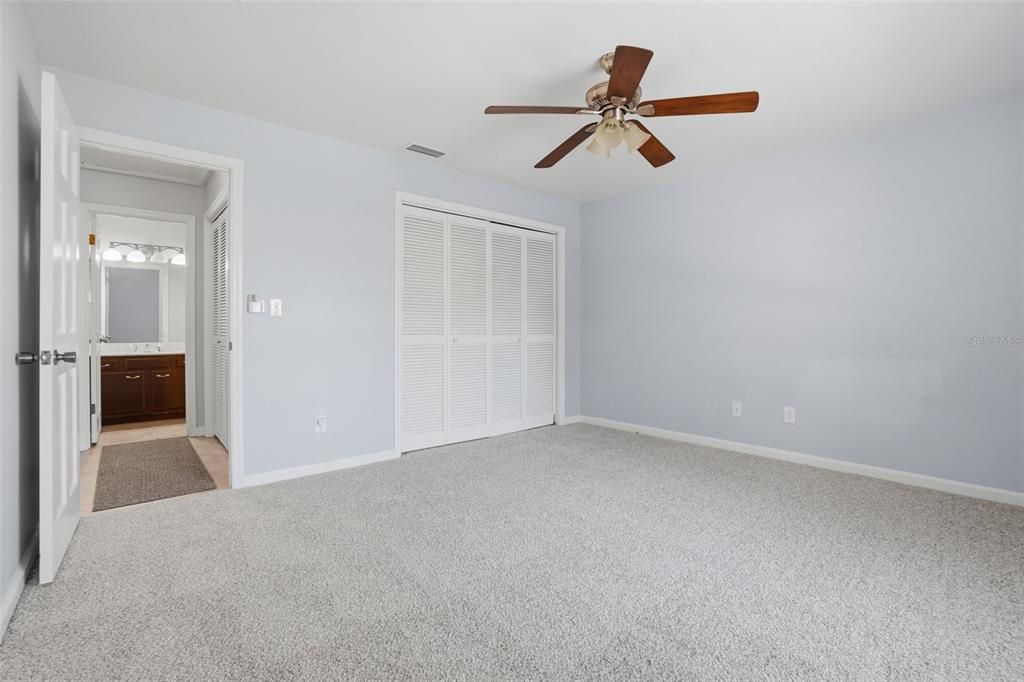Activo con contrato: $185,999 (2 camas, 2 baños, 974 Pies cuadrados)
