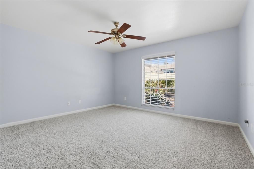 Activo con contrato: $185,999 (2 camas, 2 baños, 974 Pies cuadrados)