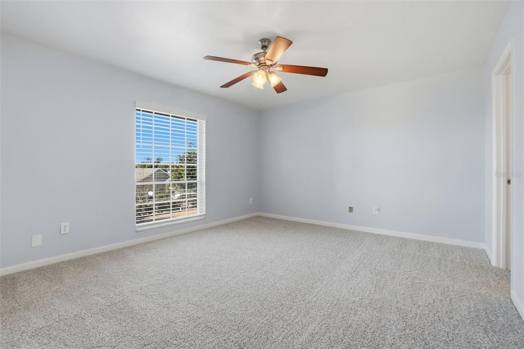 Activo con contrato: $185,999 (2 camas, 2 baños, 974 Pies cuadrados)