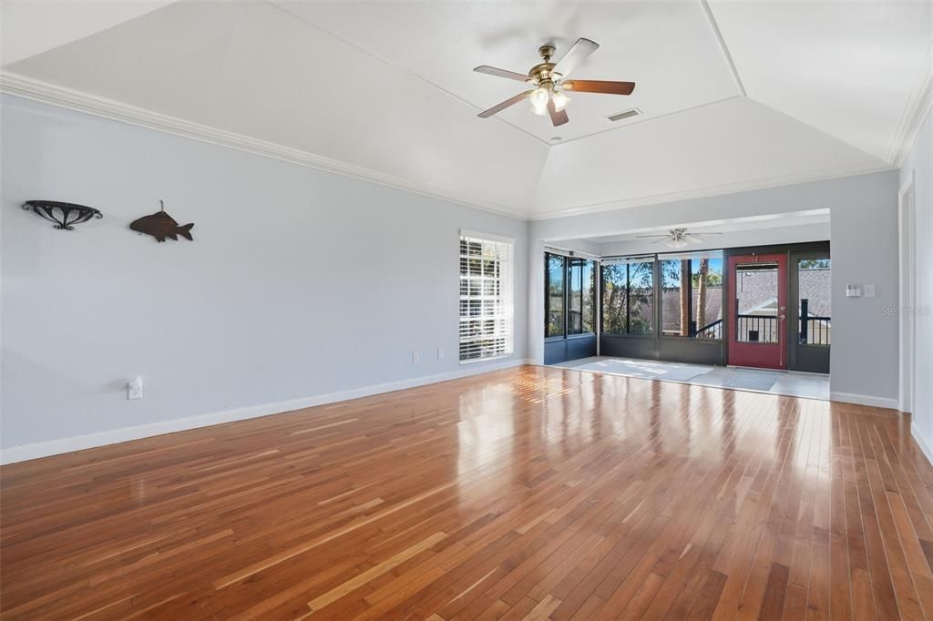 Activo con contrato: $185,999 (2 camas, 2 baños, 974 Pies cuadrados)