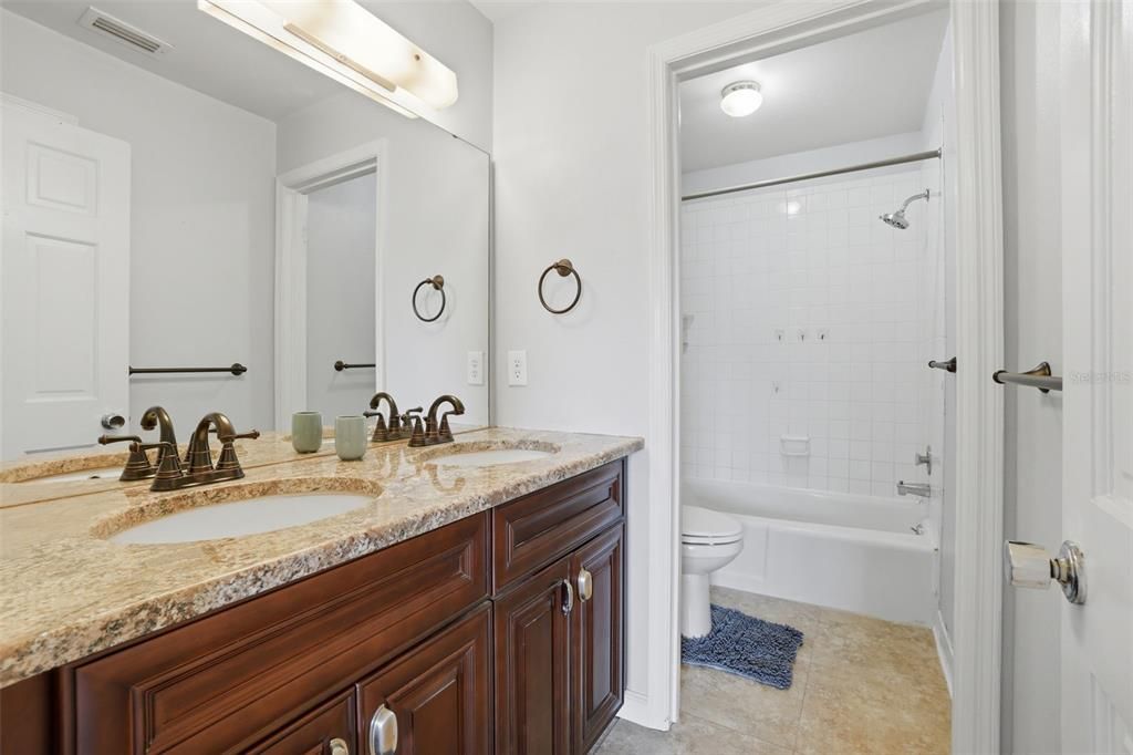 Activo con contrato: $185,999 (2 camas, 2 baños, 974 Pies cuadrados)