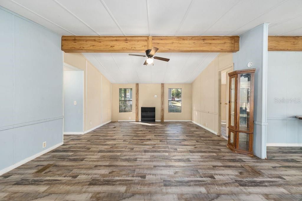 For Sale: $139,900 (3 beds, 2 baths, 1248 Square Feet)