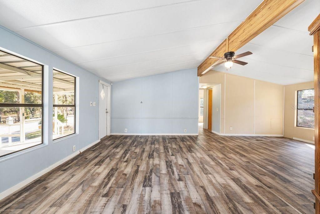 For Sale: $139,900 (3 beds, 2 baths, 1248 Square Feet)