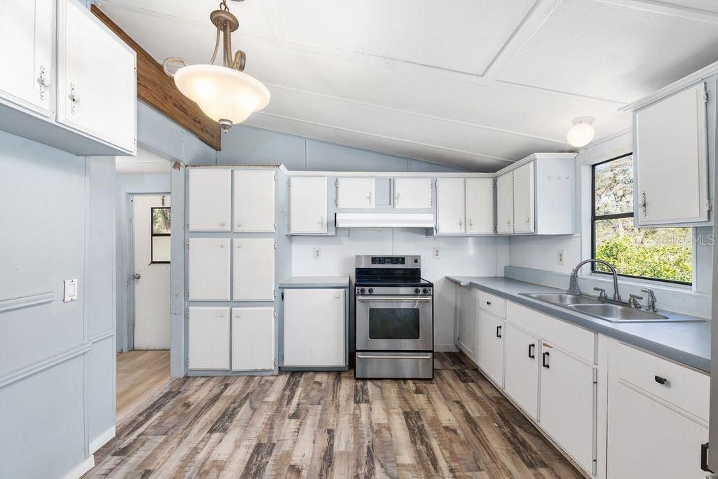 For Sale: $139,900 (3 beds, 2 baths, 1248 Square Feet)