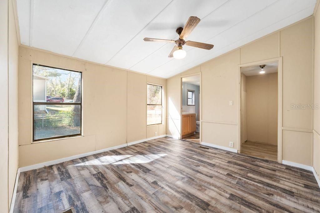 For Sale: $139,900 (3 beds, 2 baths, 1248 Square Feet)