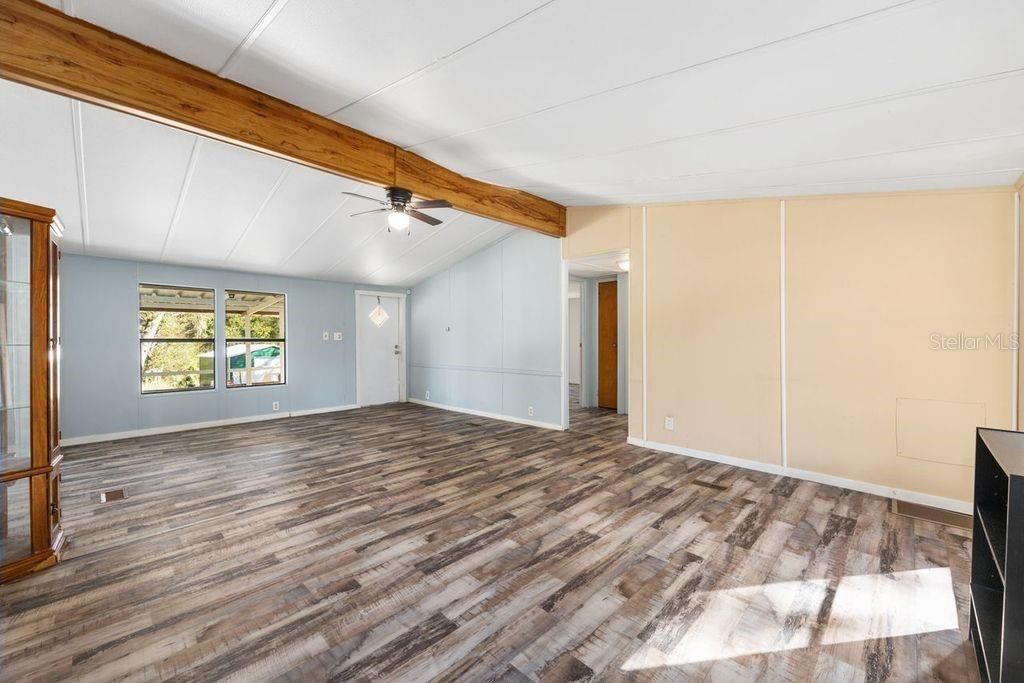 For Sale: $139,900 (3 beds, 2 baths, 1248 Square Feet)